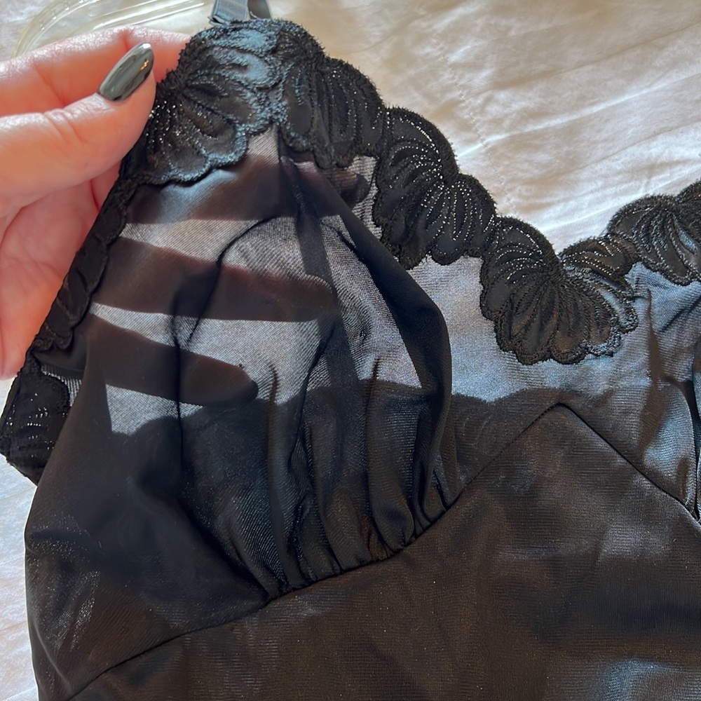 Beautiful Vintage Vanity Fair Black Slip Size 34 Small EUC - Picture 4 of 8